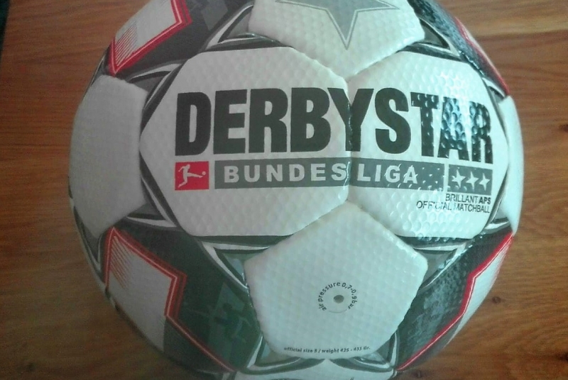 Unser neuer Spielball, gesponsert von Winfried Hettich von der Deutschen Vermögensberatung